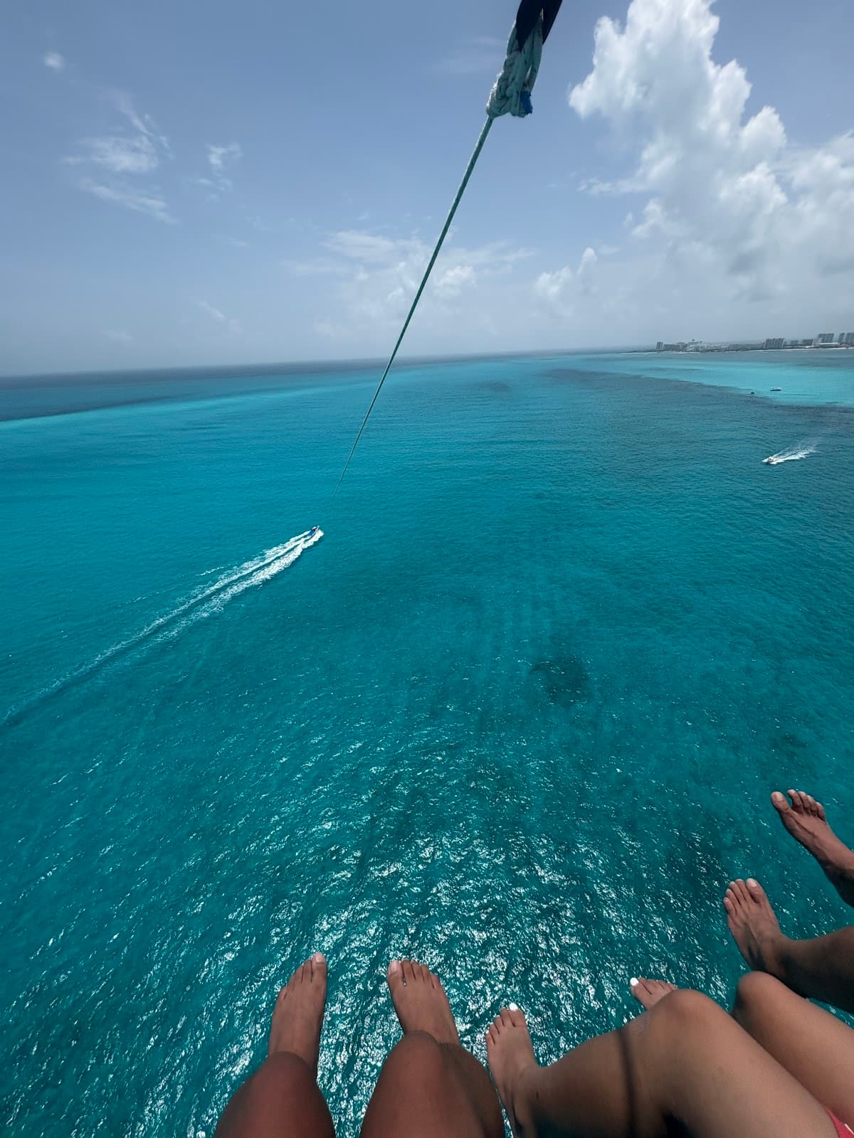 Various parasailing operators - Image 1