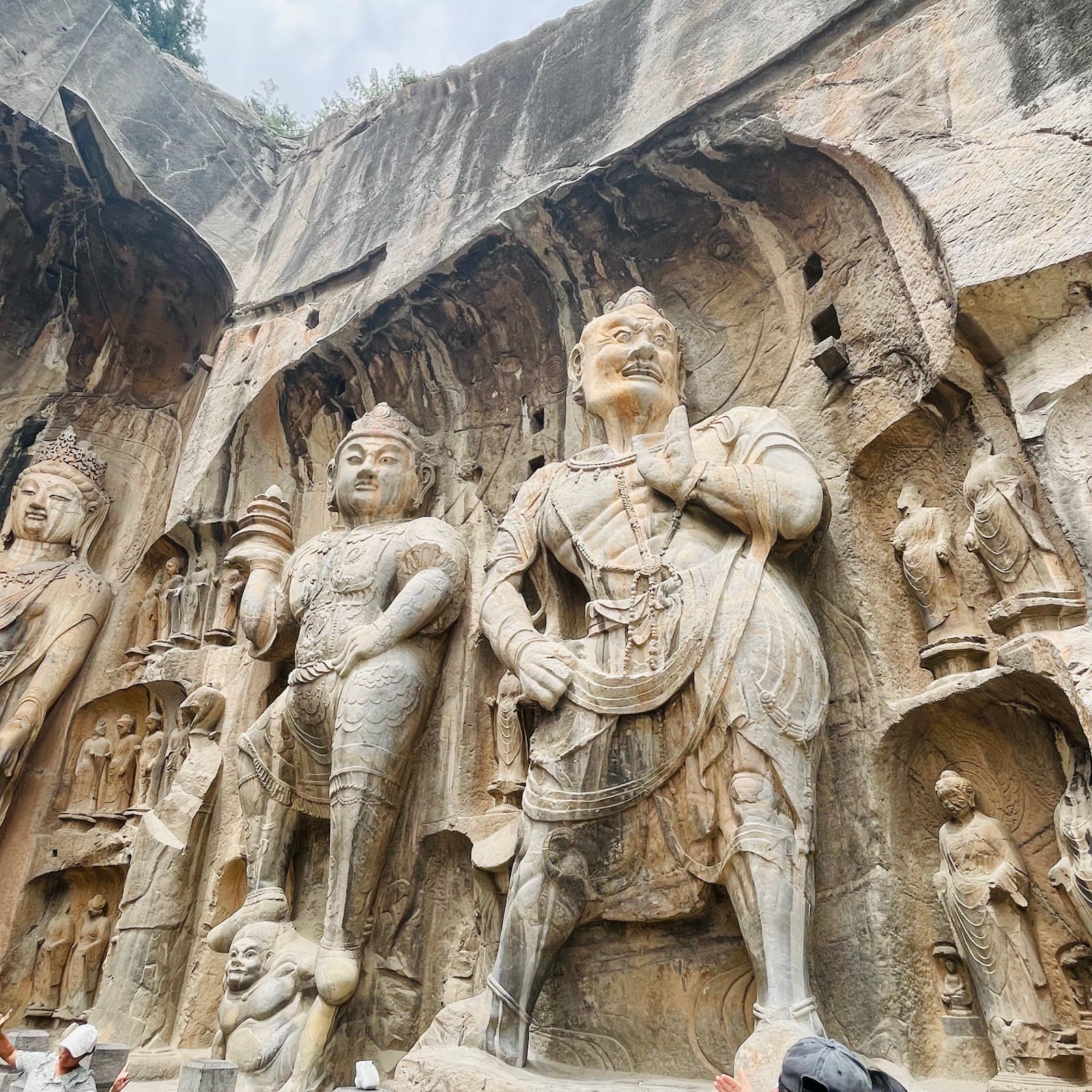 Longmen Grottoes - Image 1