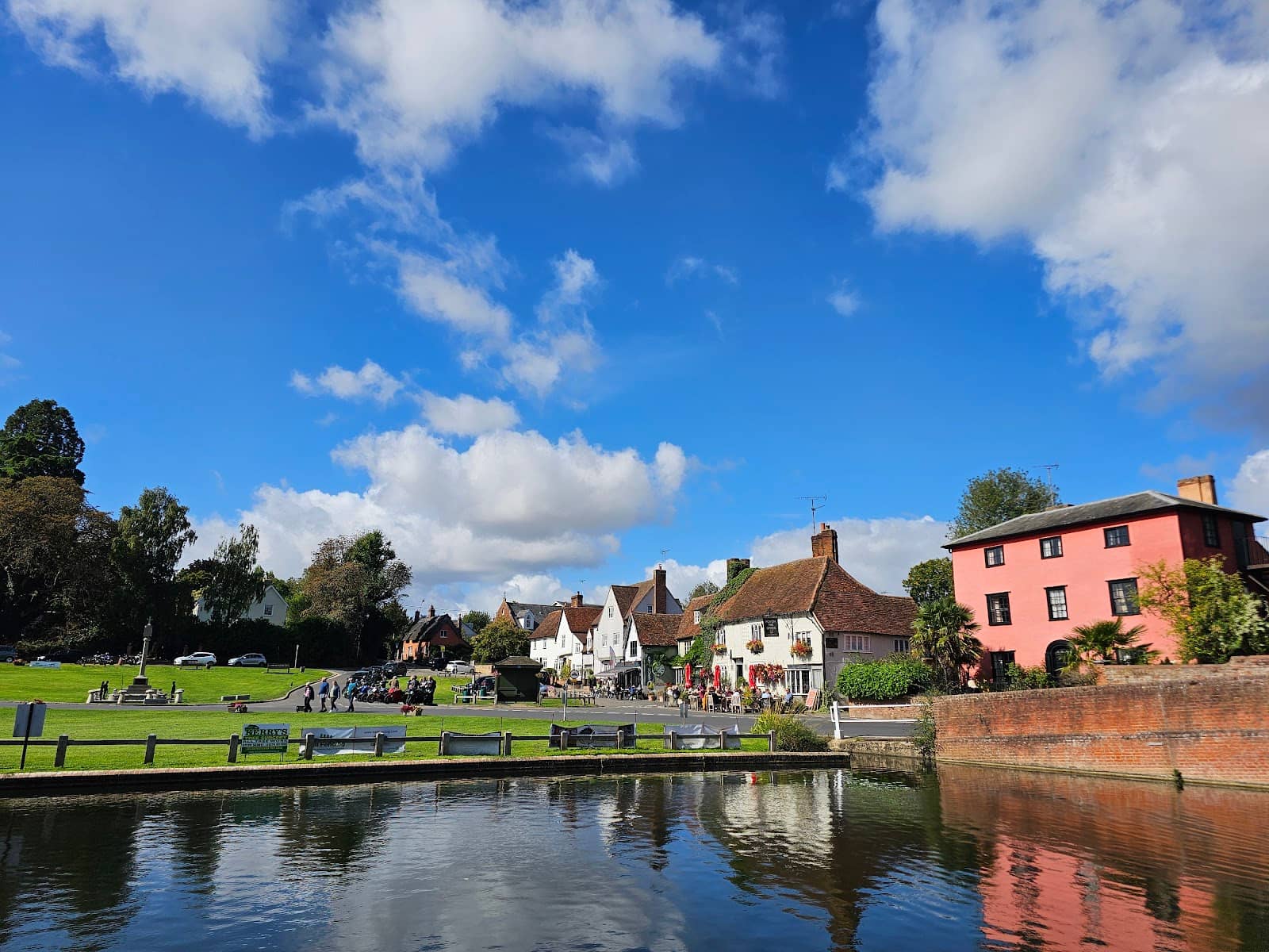 Charming Tea Houses and Pubs