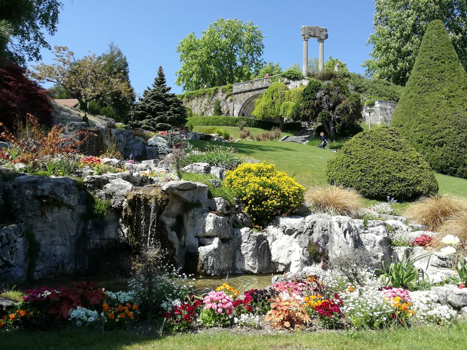 Gland Lakeside Park - Image 1