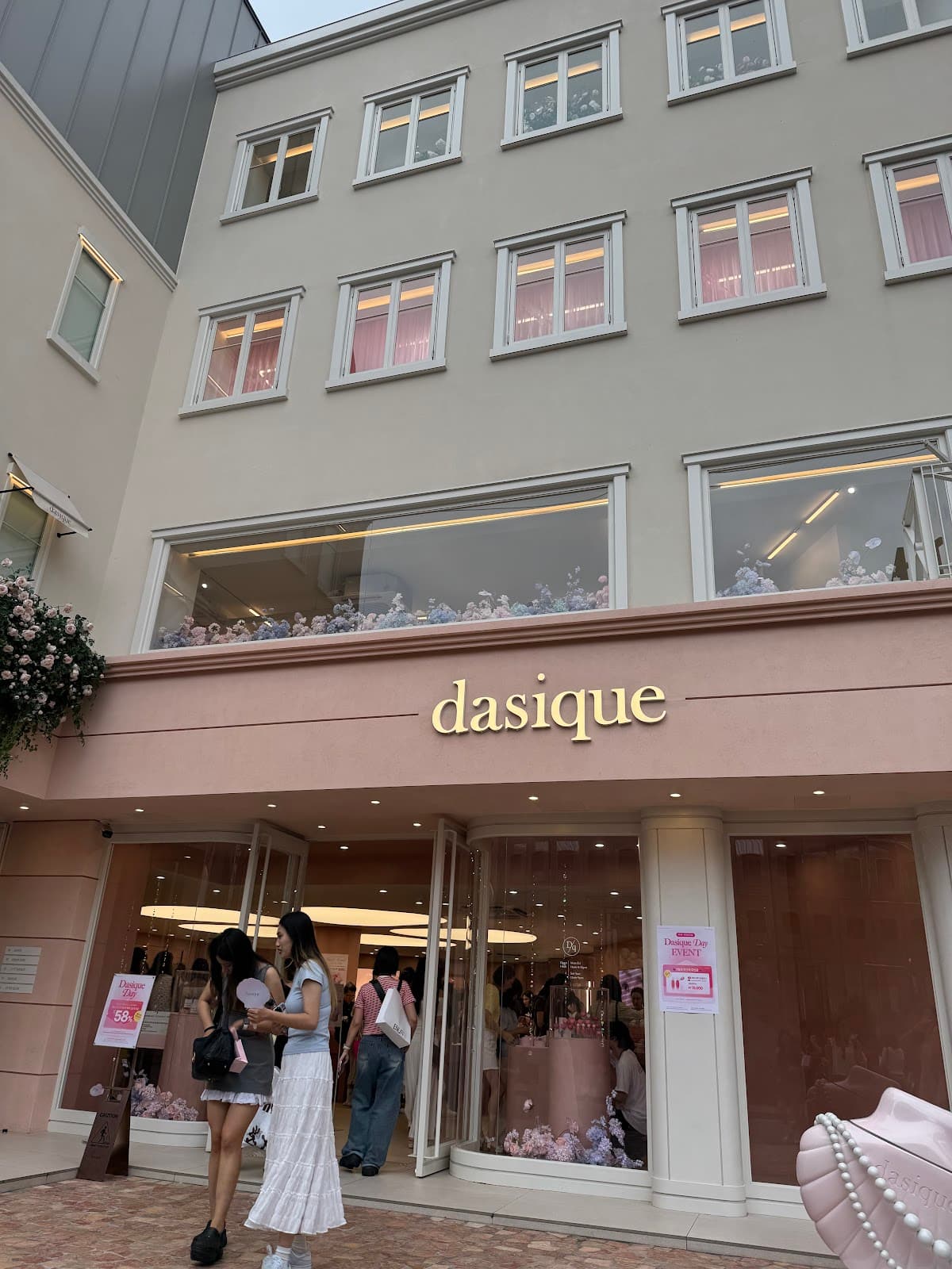 Dasique Cafe - Image 1