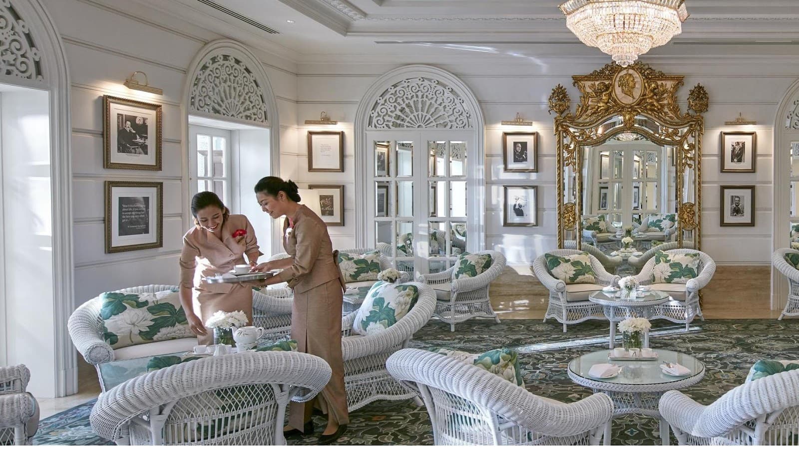 Authors' Lounge (The Mandarin Oriental) - Image 1