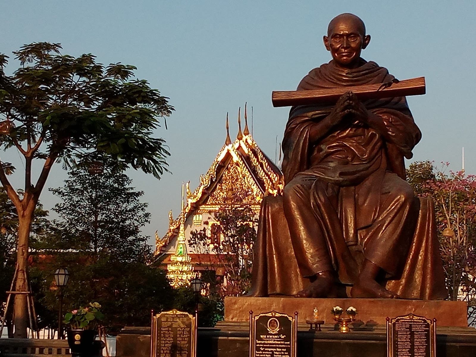 Wat Rakhang Khositaram Woramahawihan - Image 1