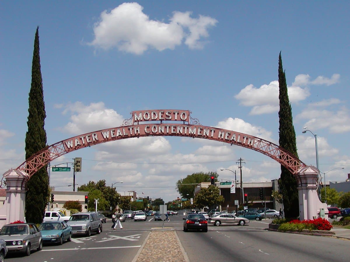Modesto Arch - Image 1