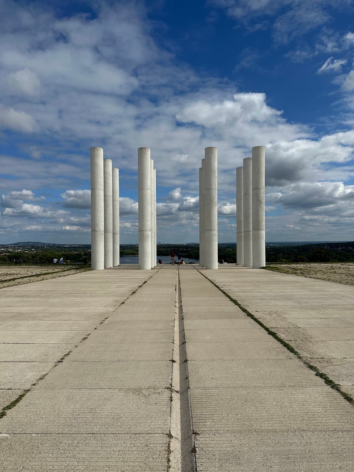 12 Columns (Place des Colonnes) - Image 1