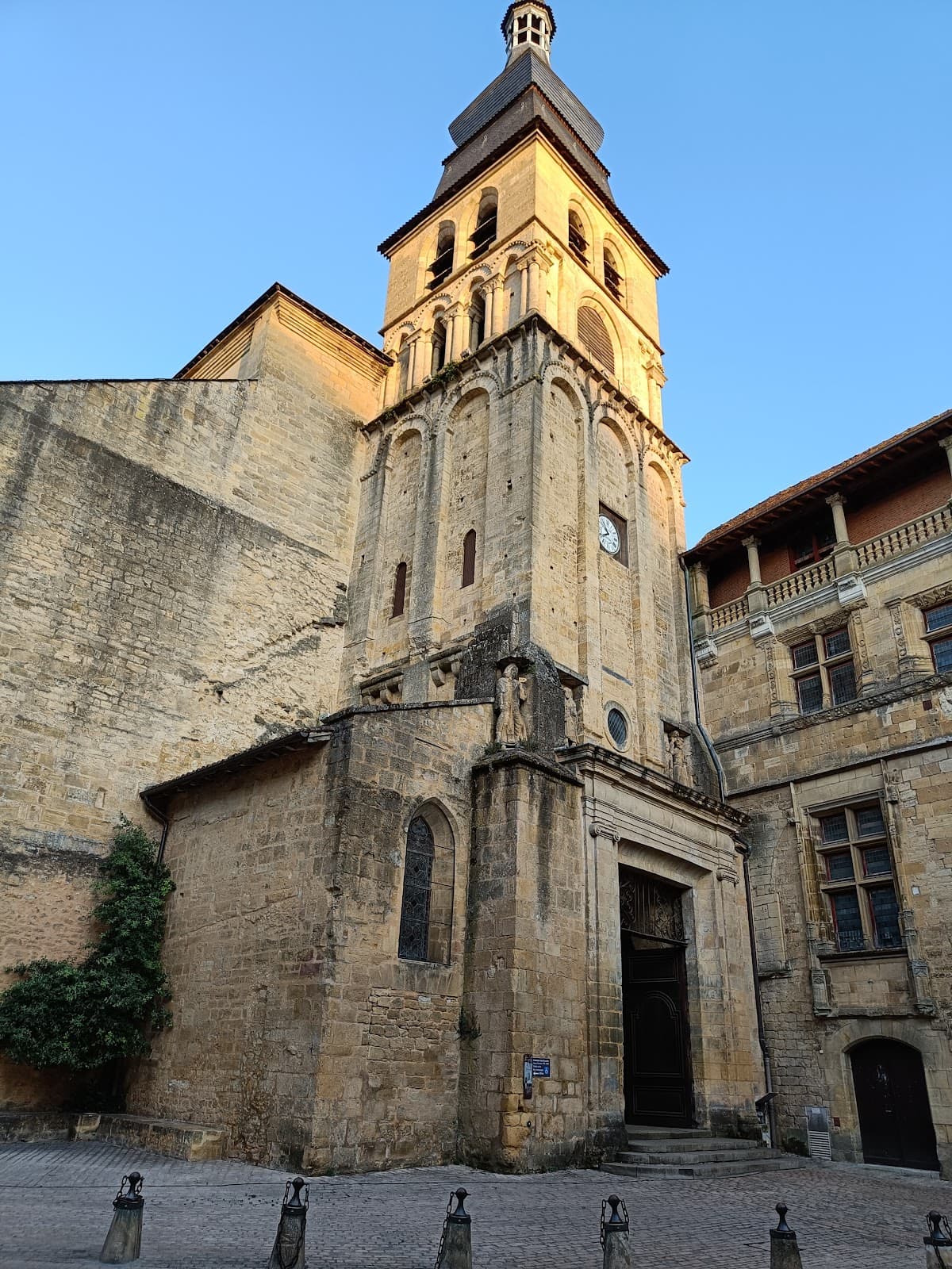 Saint-Sacerdos Cathedral Sarlat-la-Canéda - Image 1