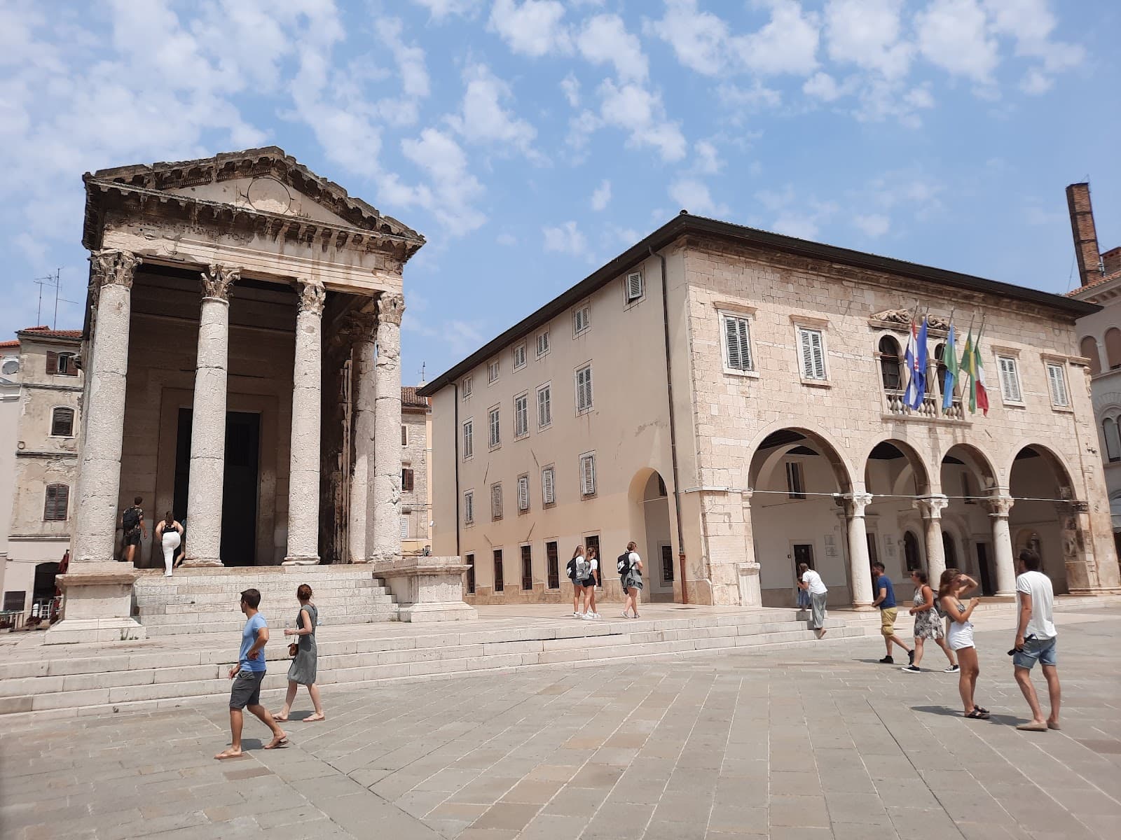 Forum Square - Image 1