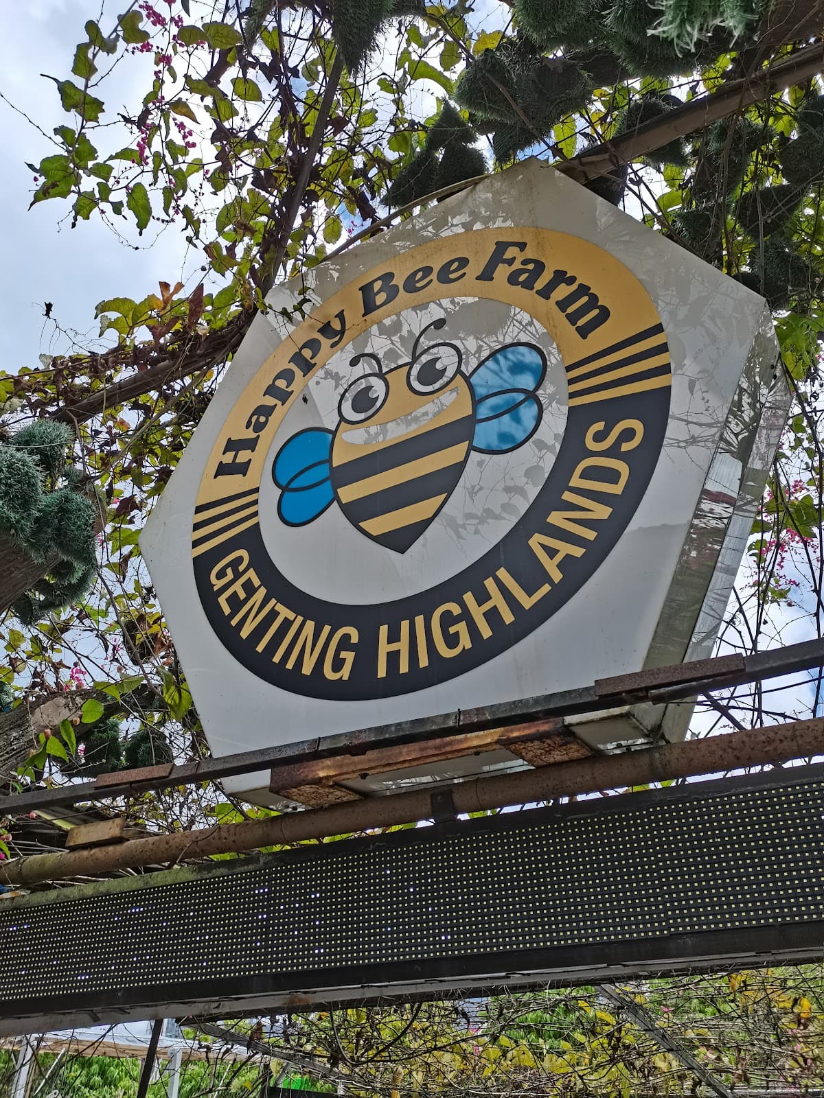 Happy Bee Farm & Insect World - Image 1
