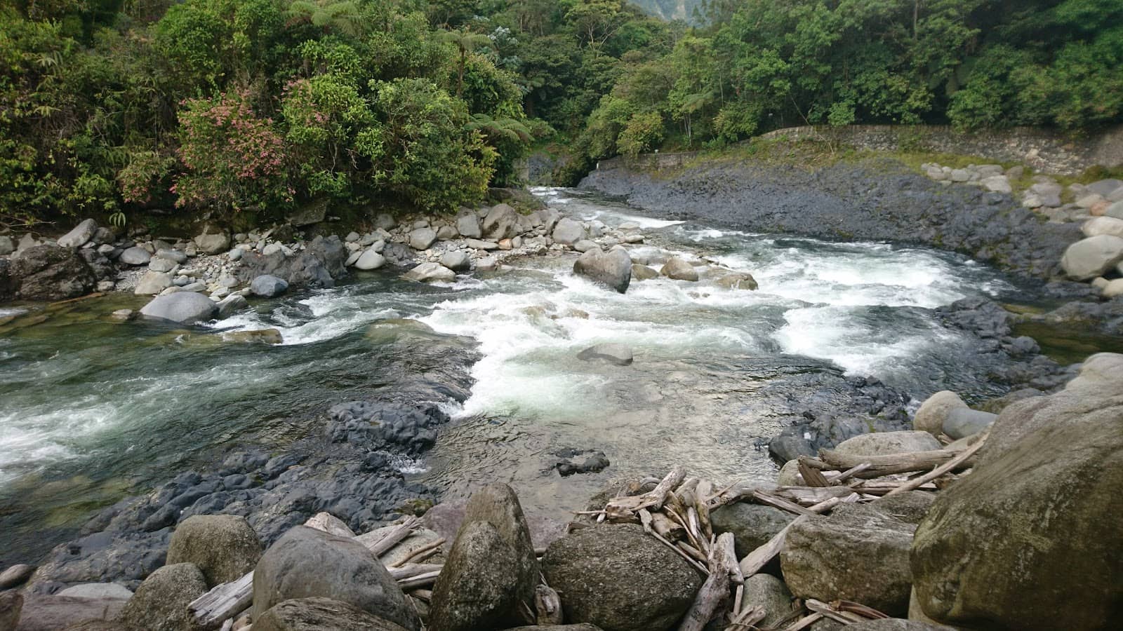 Panoramic Mountain Views