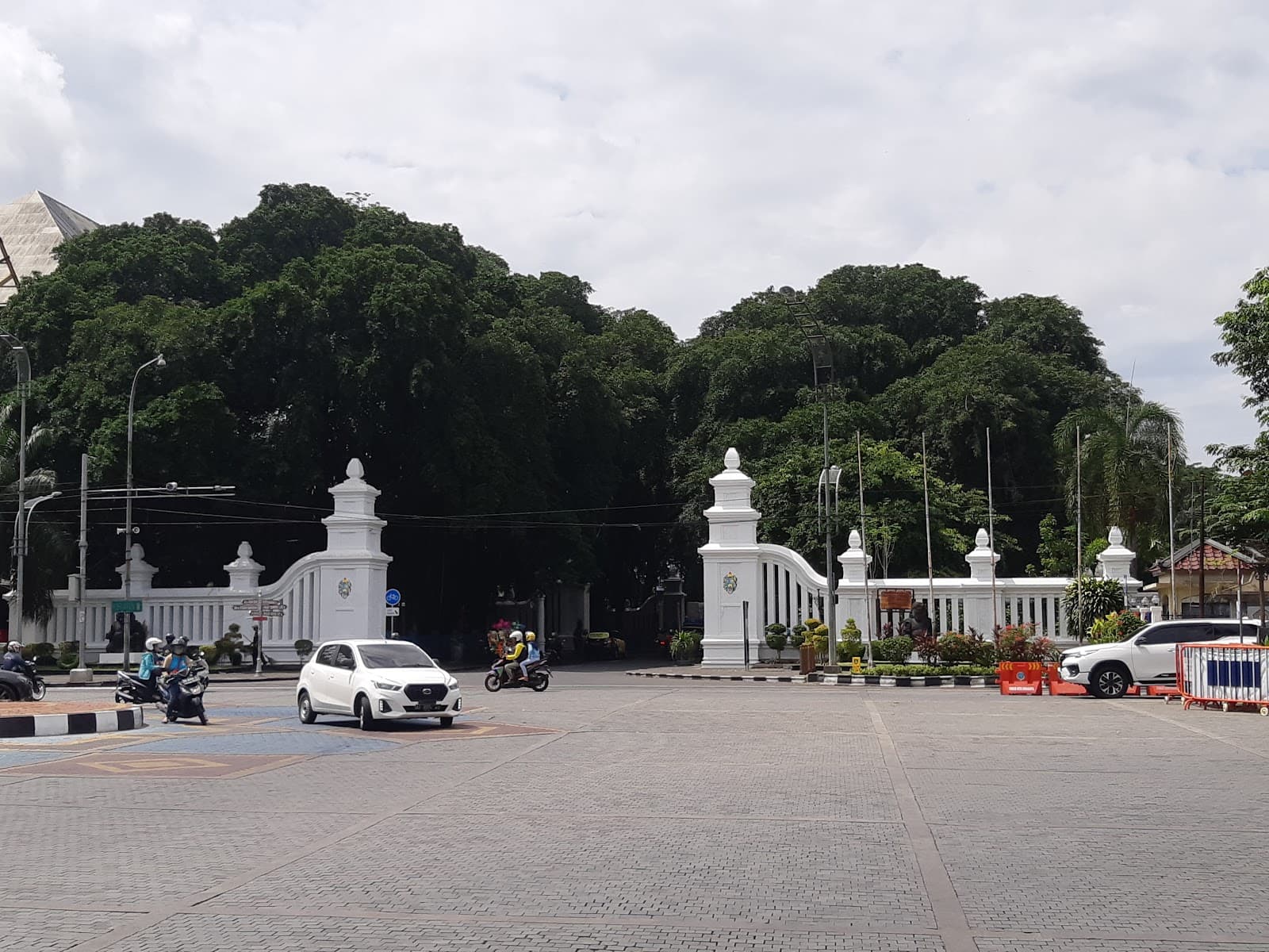 Gladag Gate - Image 1