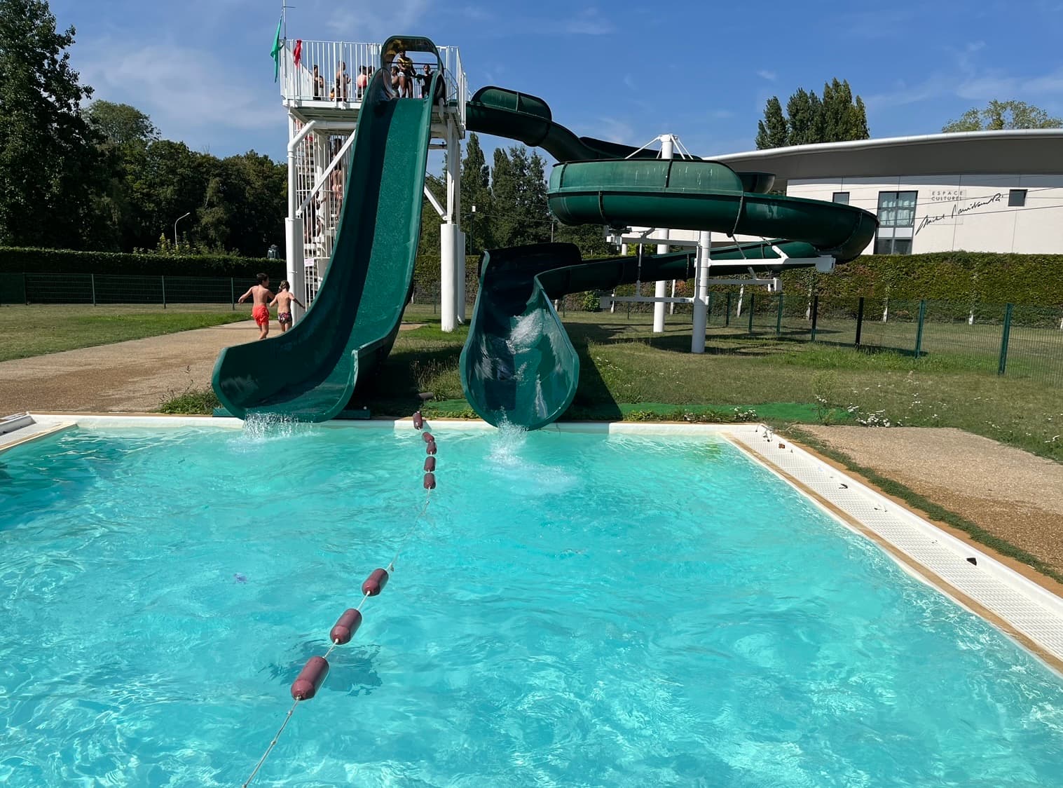 L'Isle-Adam River Beach - Image 1