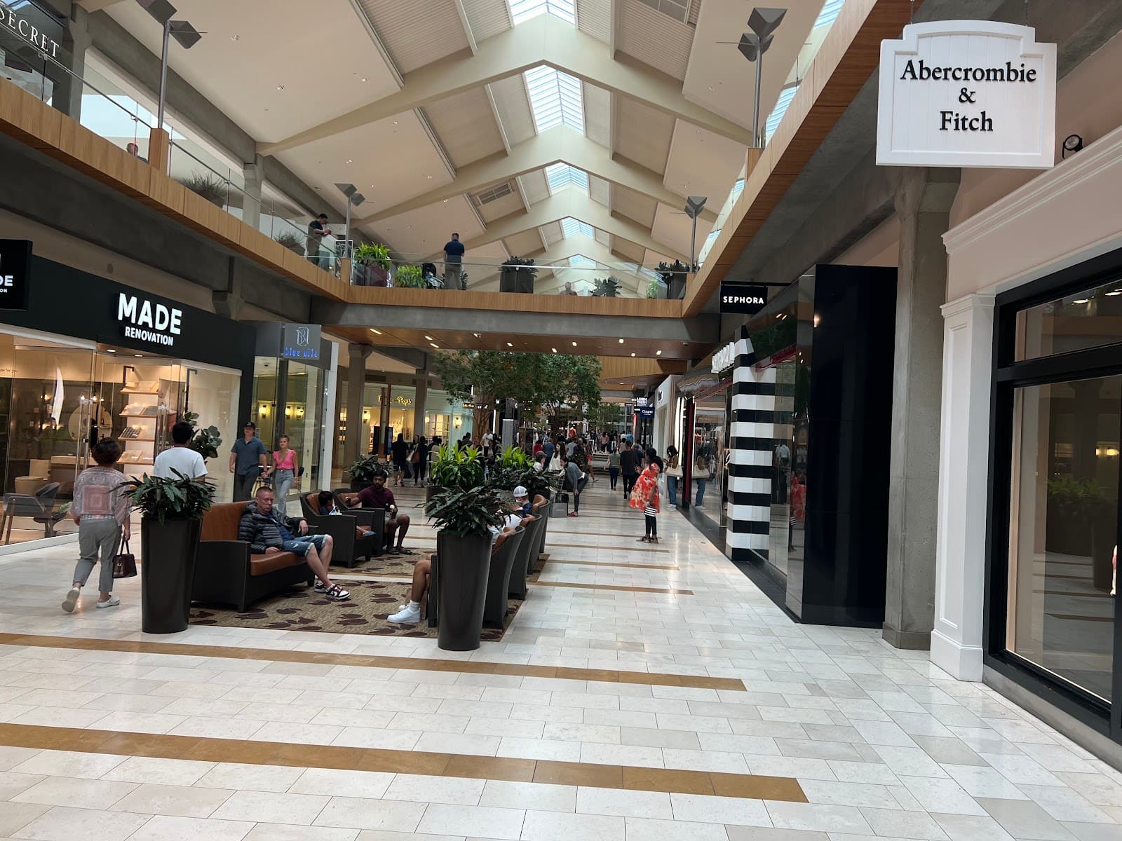 Lincoln Square - Image 1