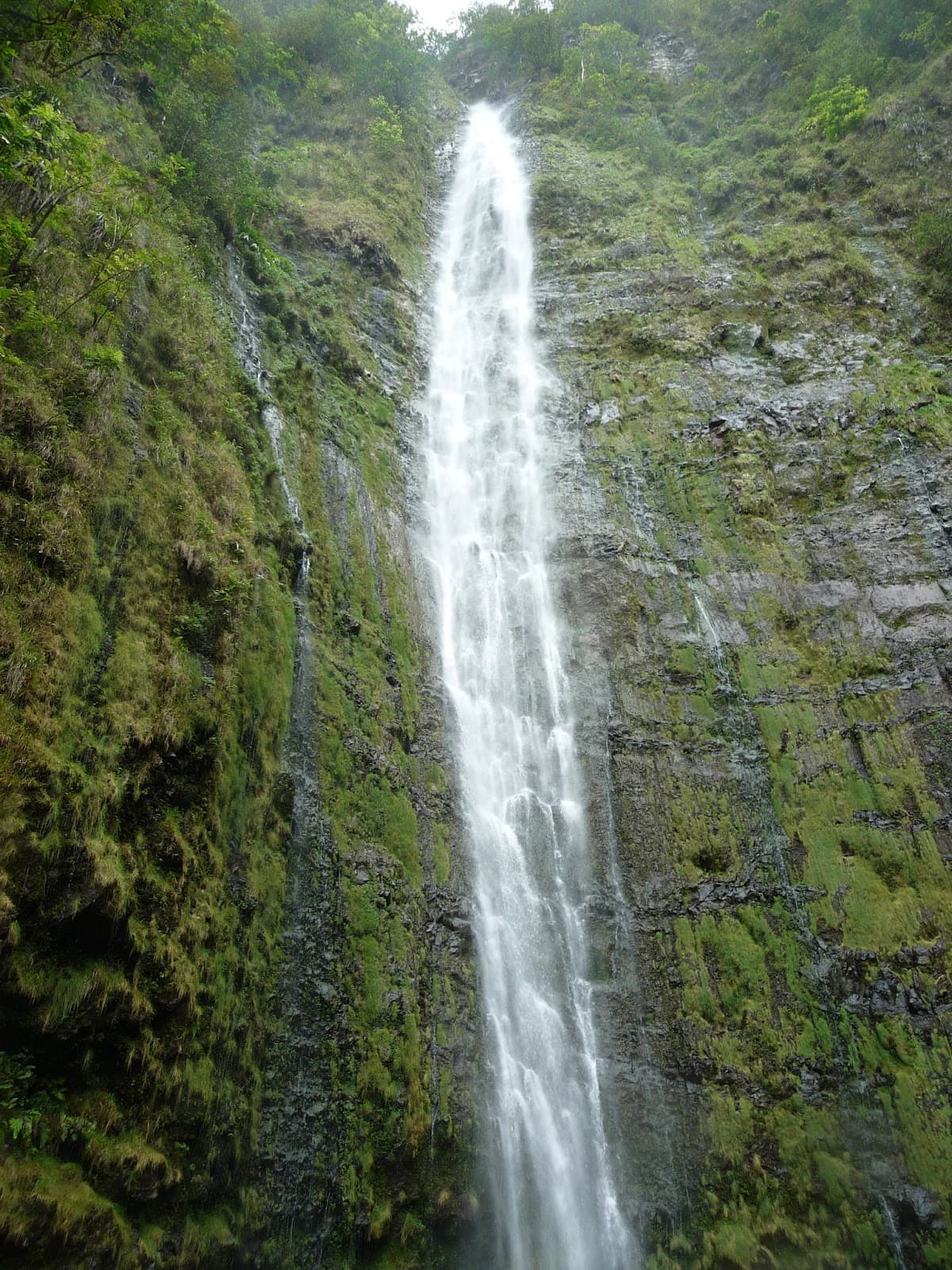 Makahiku Falls - Image 1