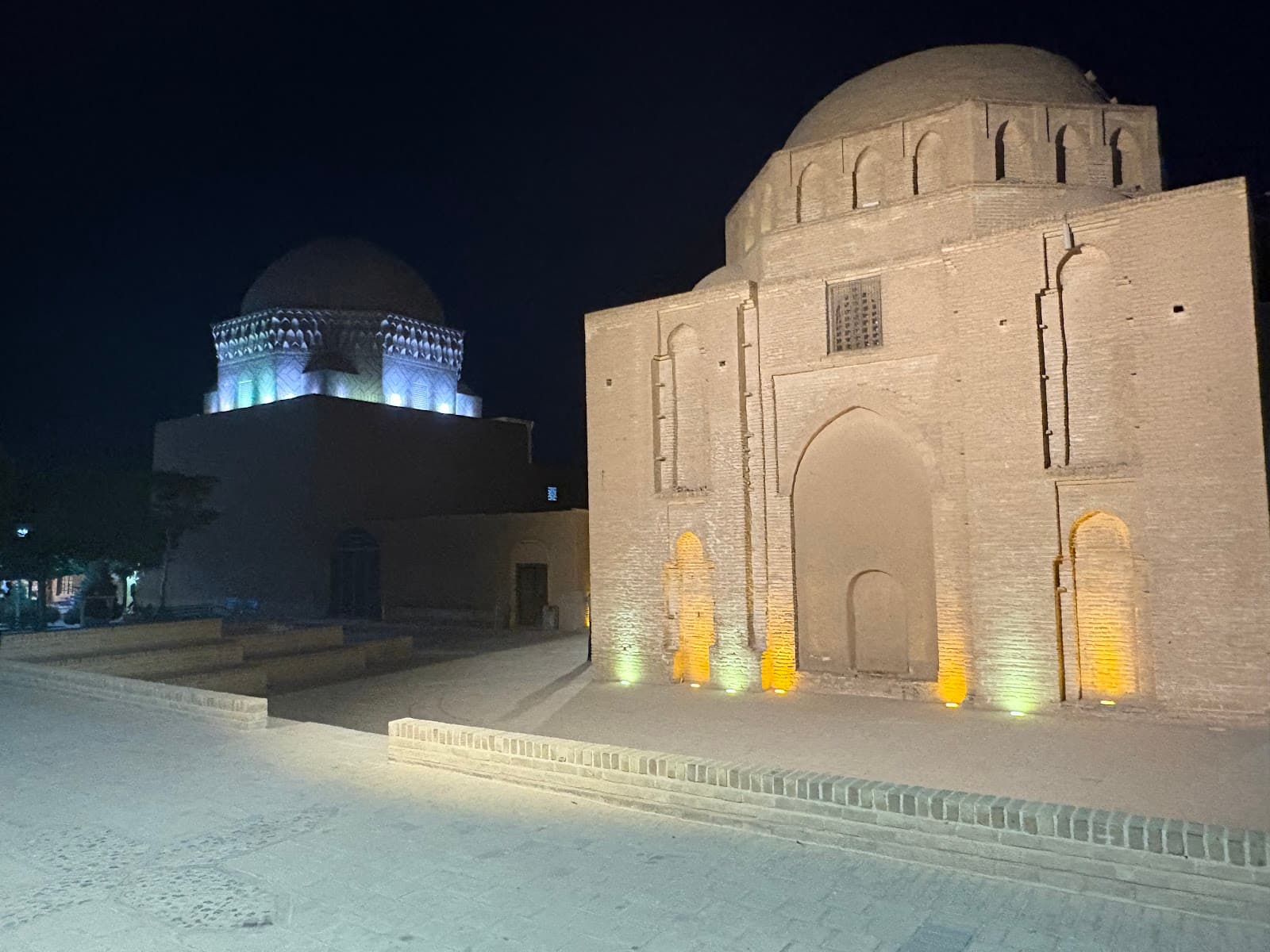 Tomb of the Twelve Imams - Image 1