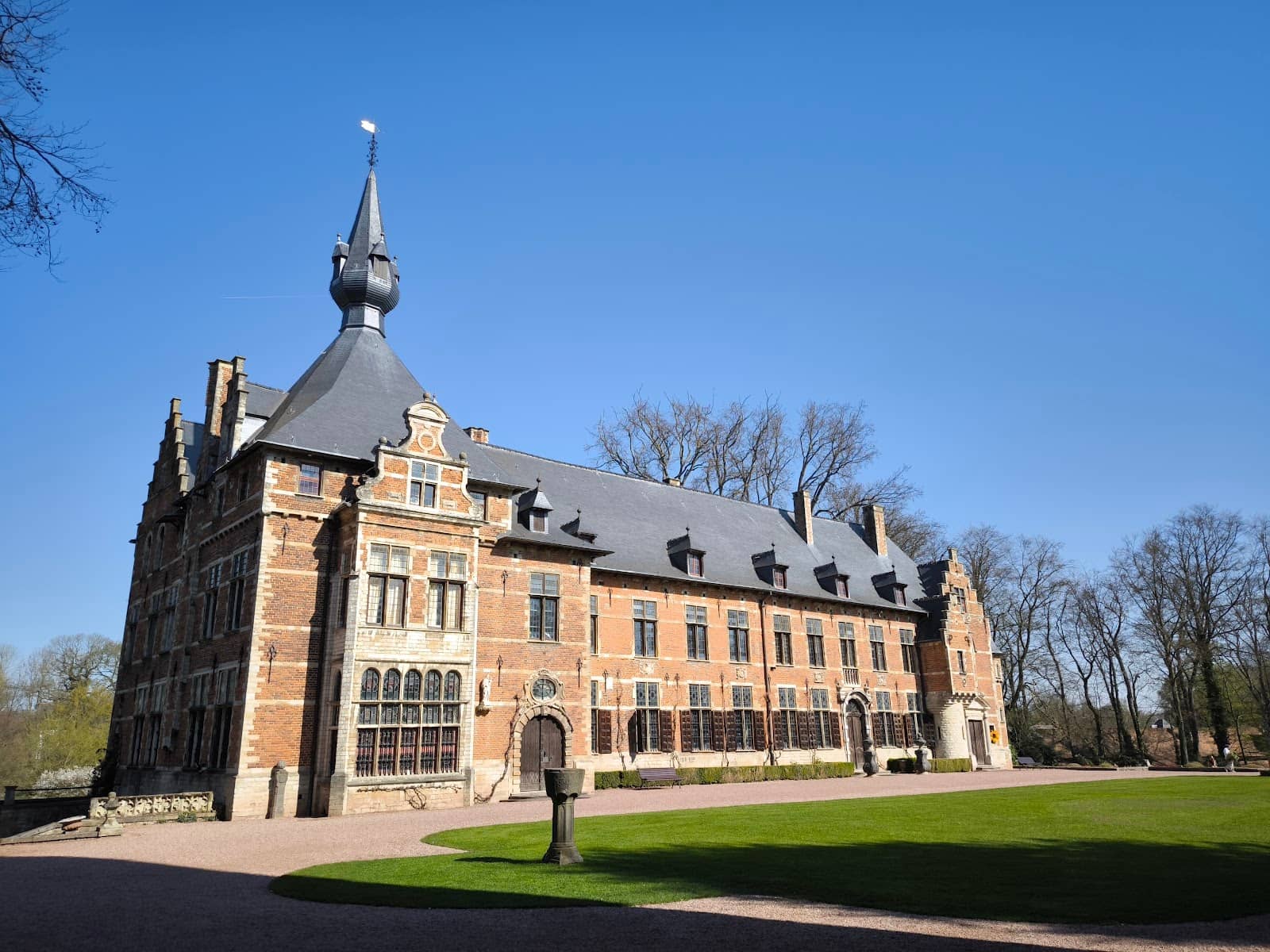 Groot-Bijgaarden Castle Exterior