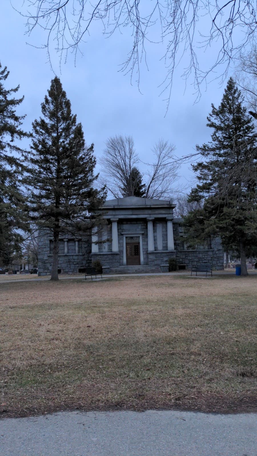 Maple Leaf Cemetery (Chatham) - Image 1