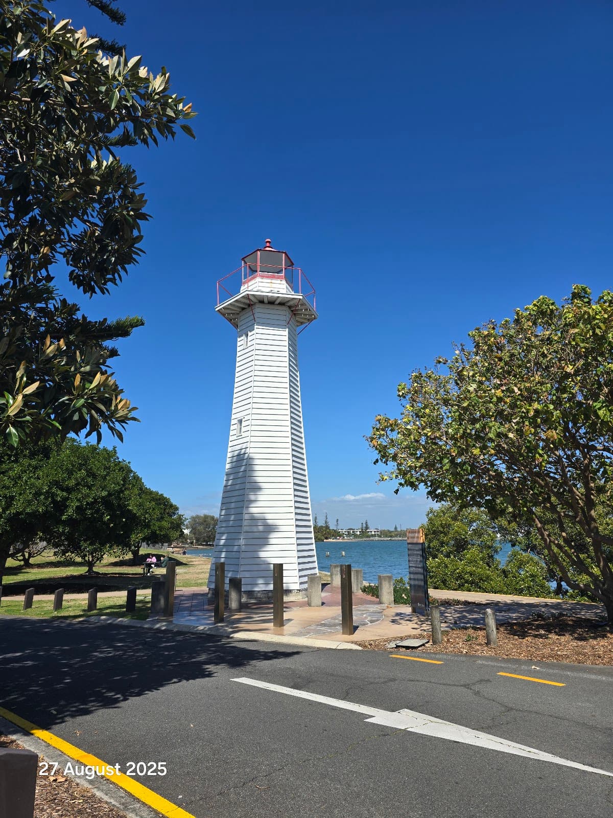 Cleveland Point Lighthouse Brisbane - Image 1