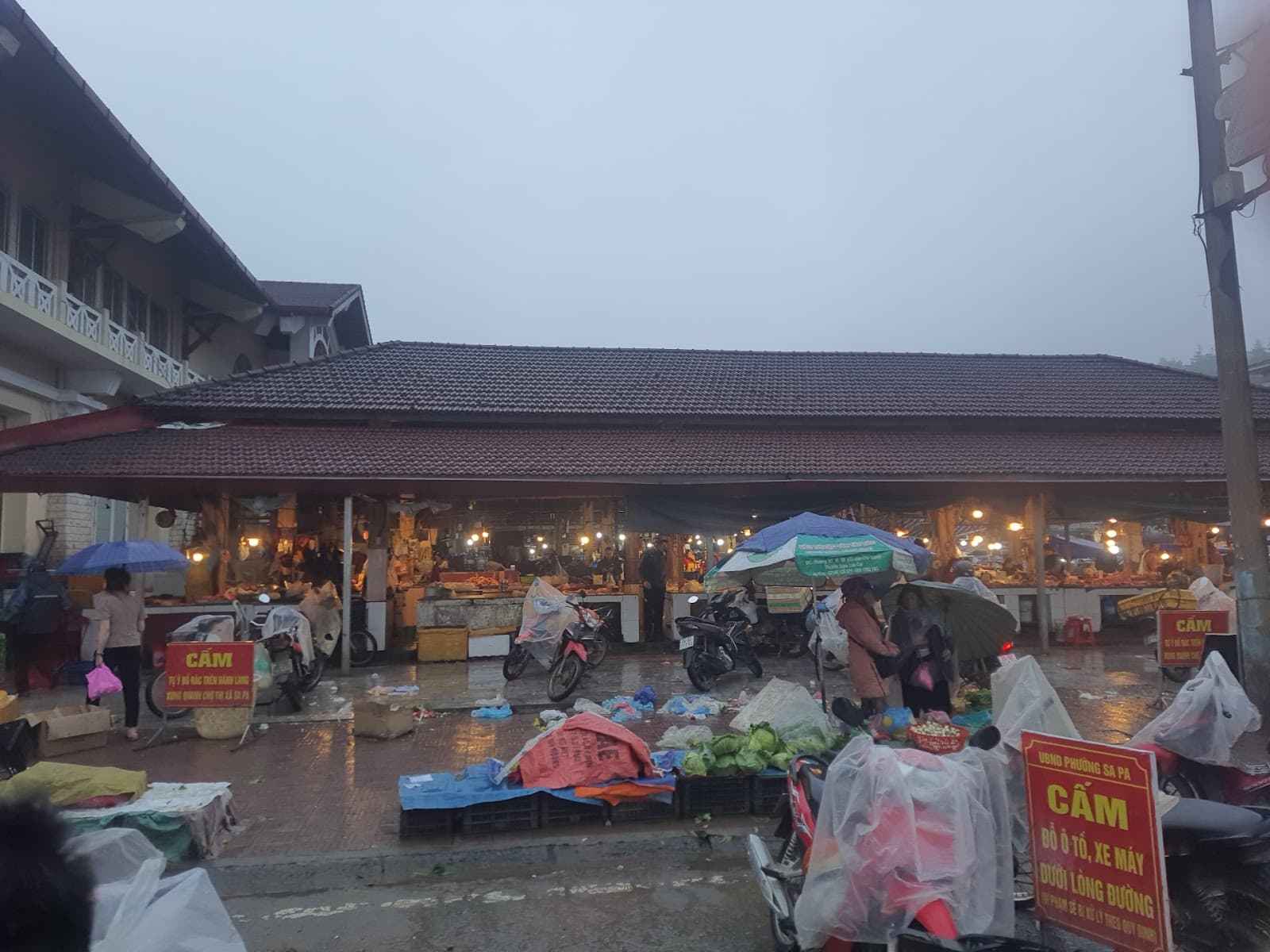 Can Cau Saturday Market - Image 1