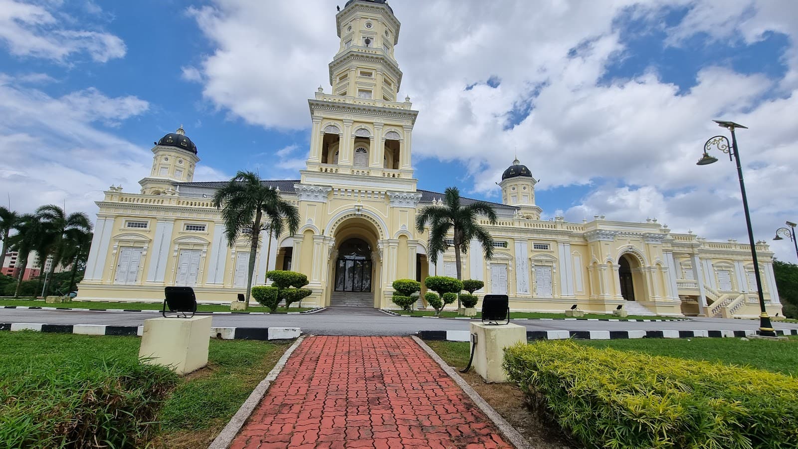 Sultan Abu Bakar State Mosque - Image 1
