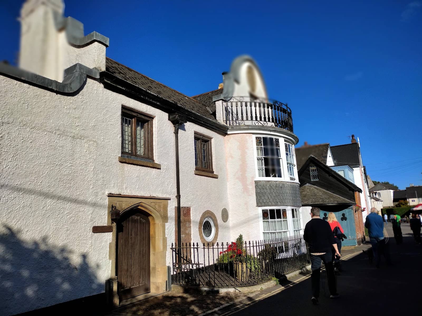 Local Boutiques & Eateries