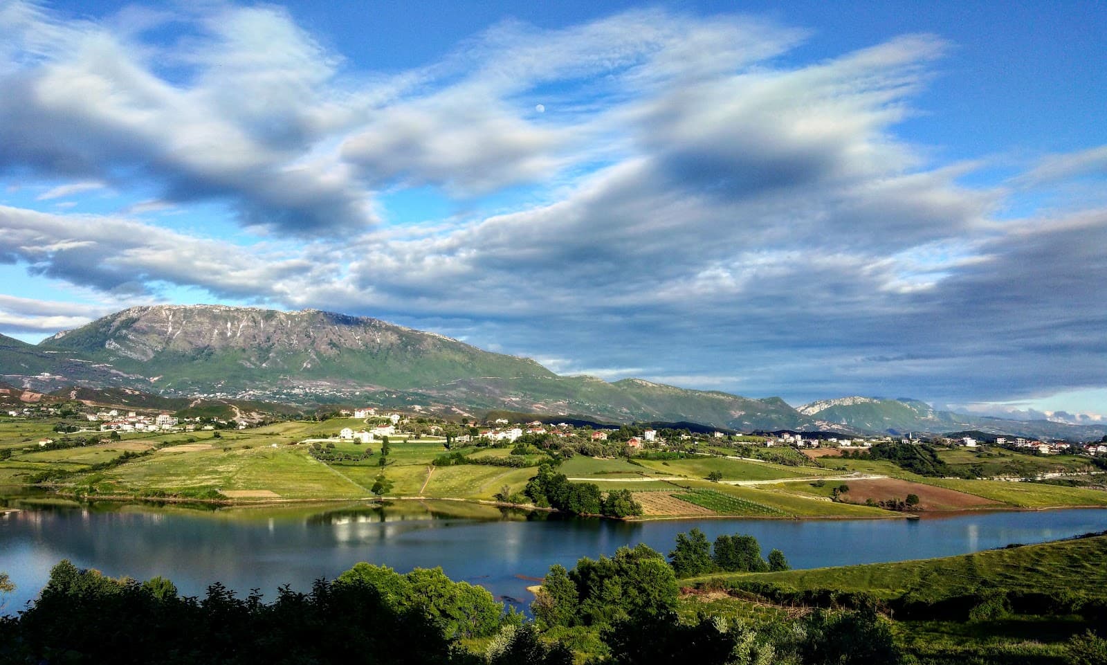 Farka Lake Park - Image 1