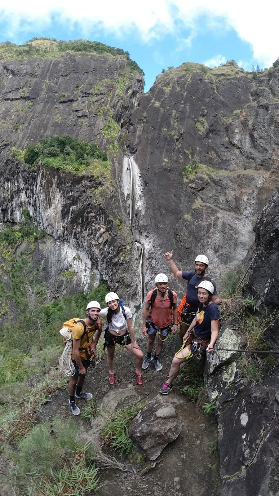 Fleurs Jaunes Canyon - Image 1