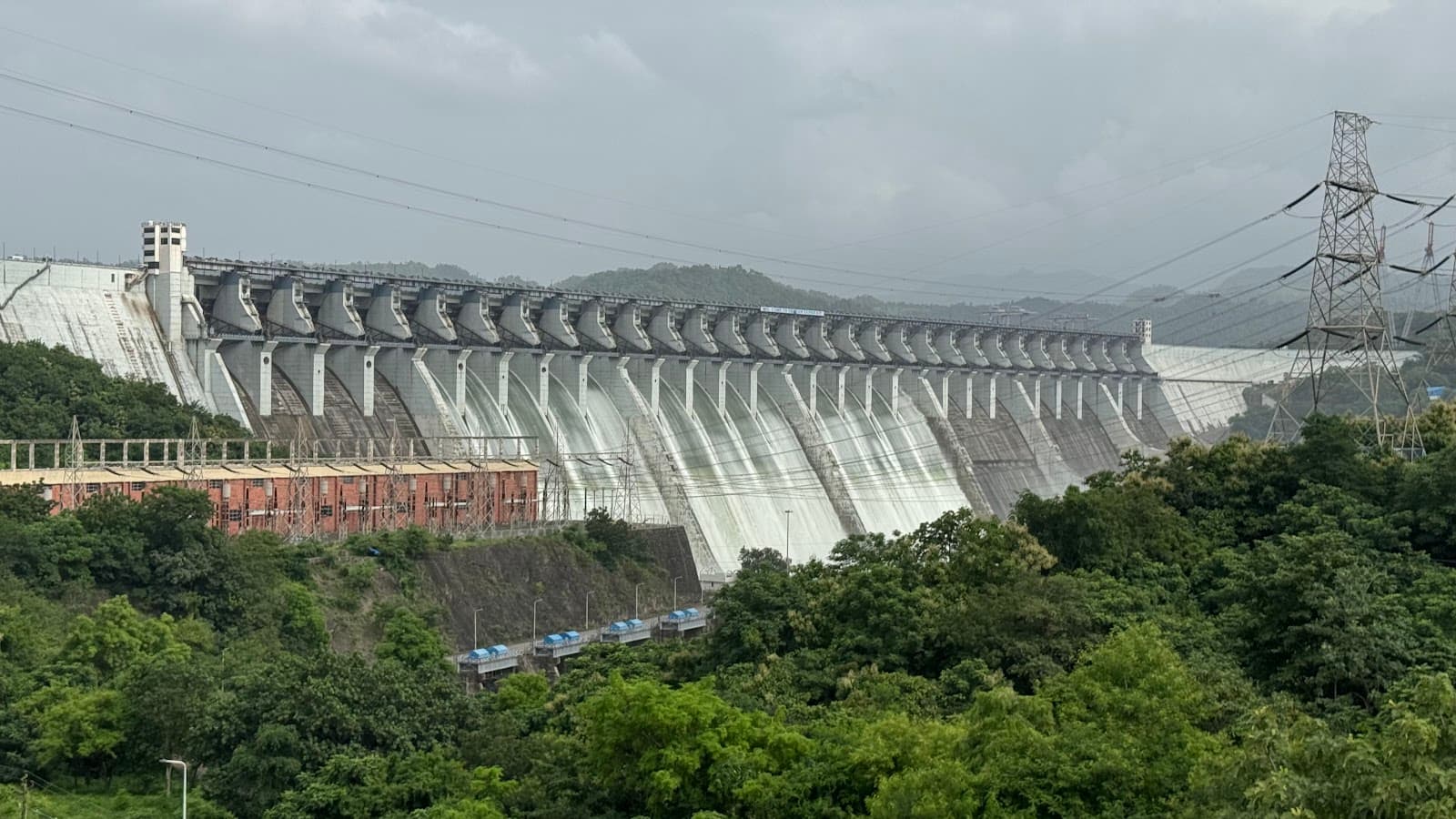 Sardar Sarovar Dam Viewpoint - Image 1