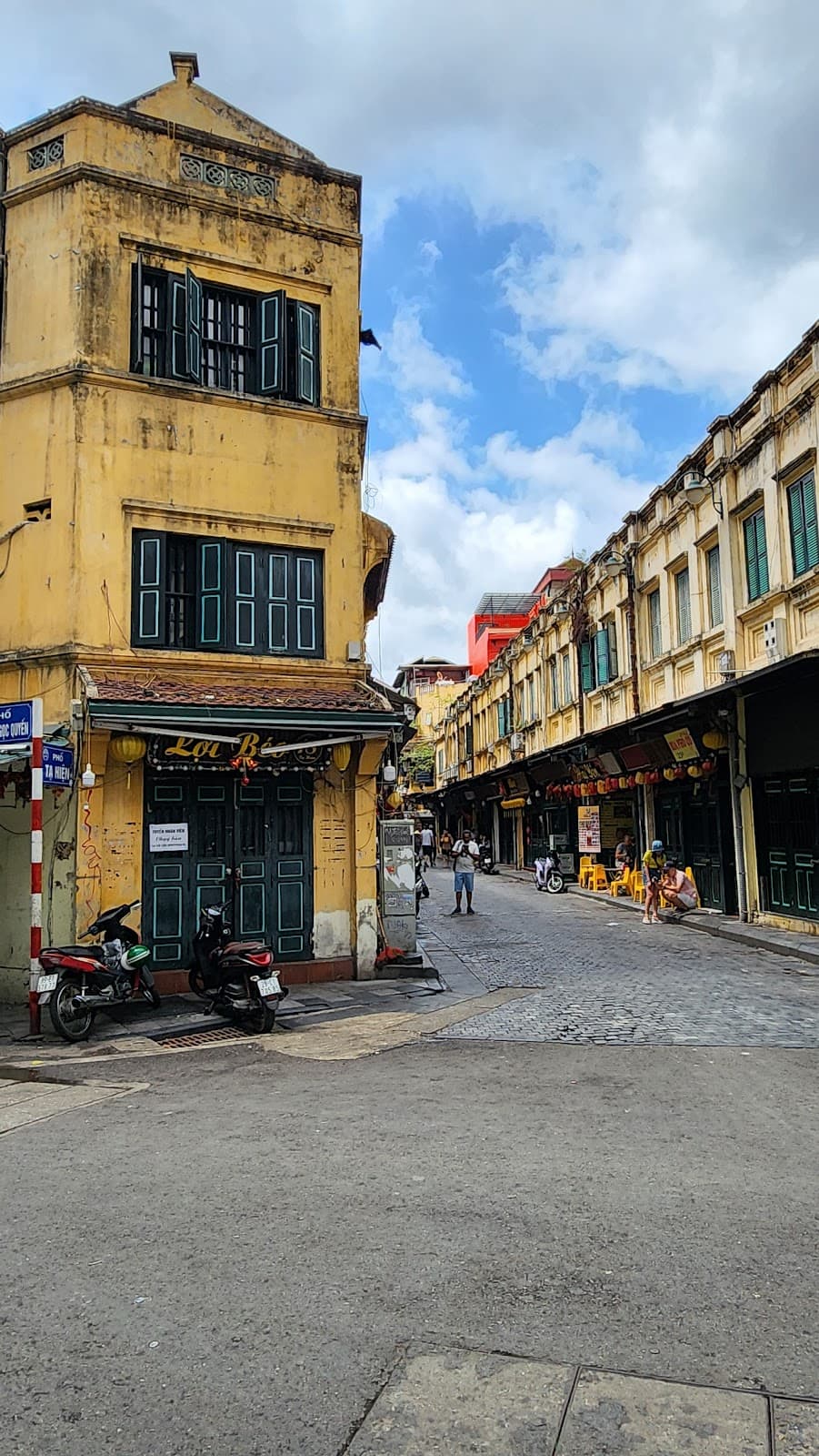 Various Street Food Stalls in Old Quarter - Image 1