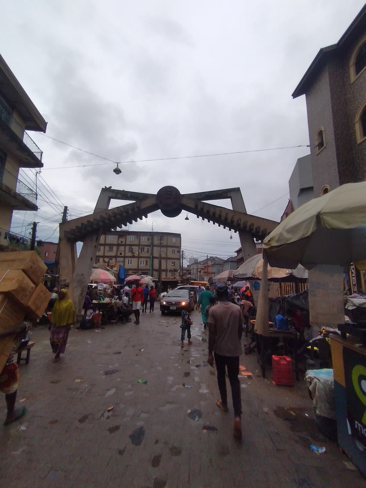 Iga Idunganran (Oba of Lagos Palace) - Image 1