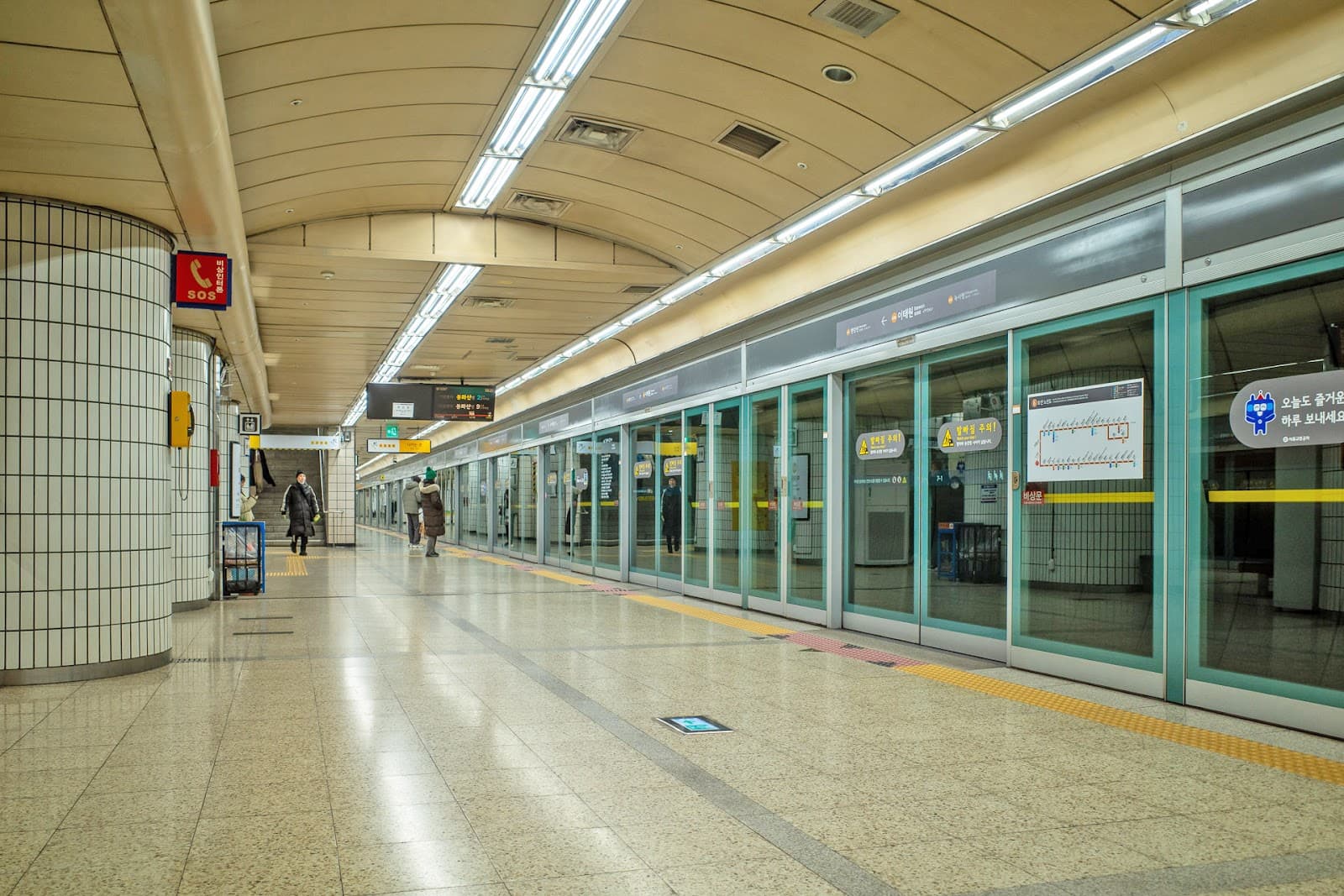 Itaewon Street - Image 1