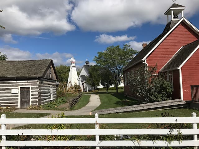 Moore Museum (Mooretown) - Image 1