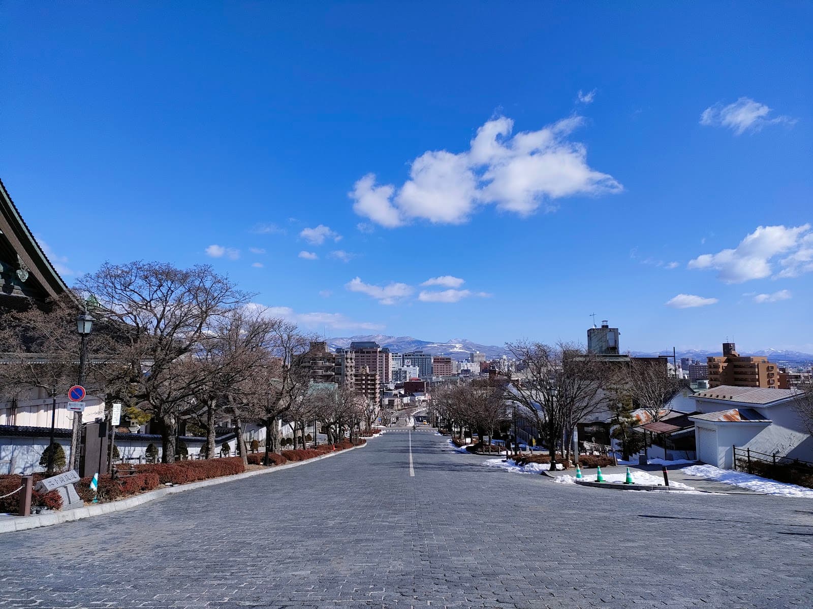 Nijukkenzaka Slope - Image 1