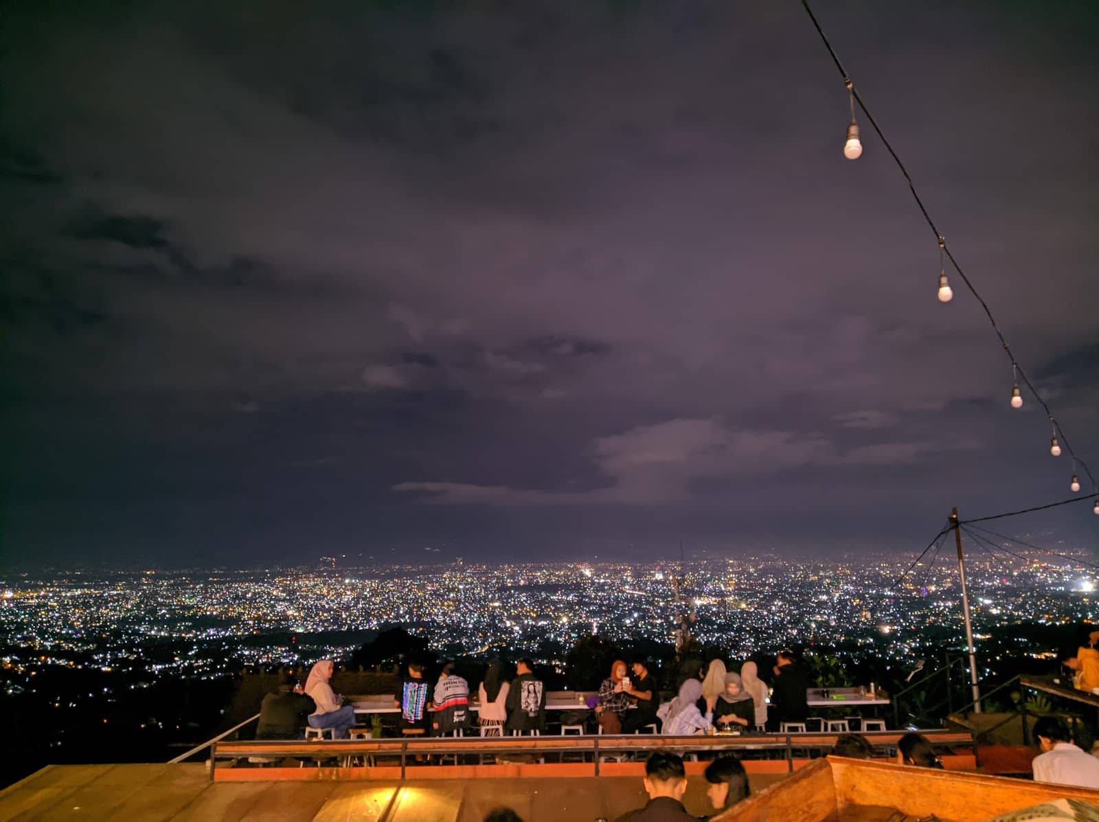 Cozy Cafes and Food Stalls