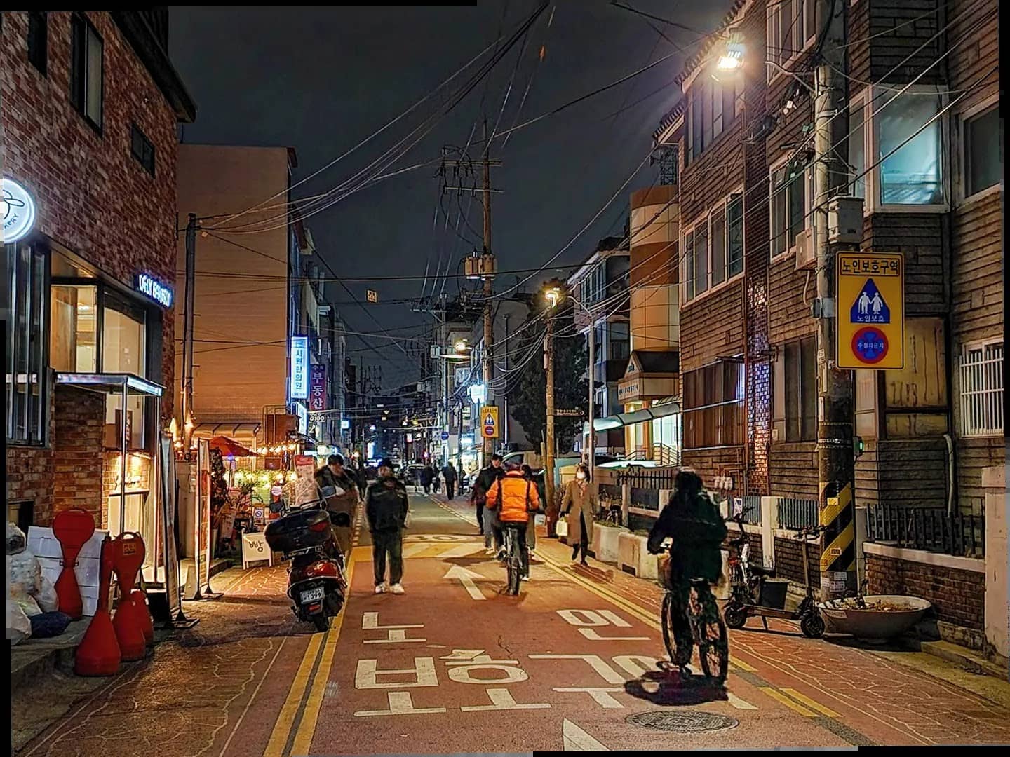 Cozy Cafes & Tea Houses