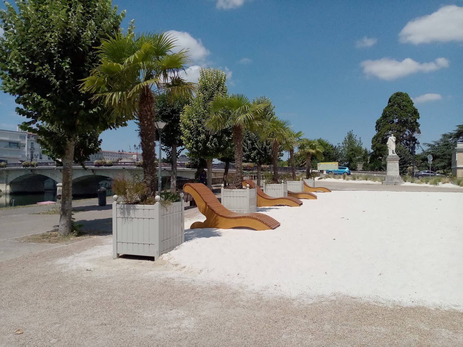 Des Fils et des Fripes Boutique