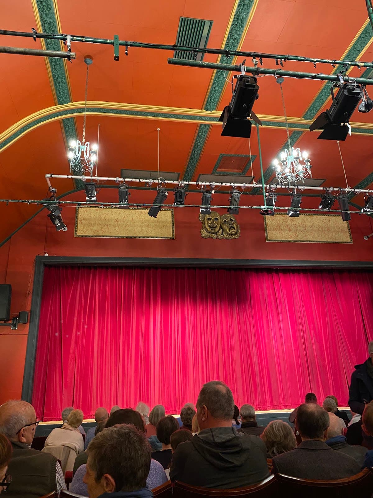 Manor Pavilion Theatre and Gardens - Image 1