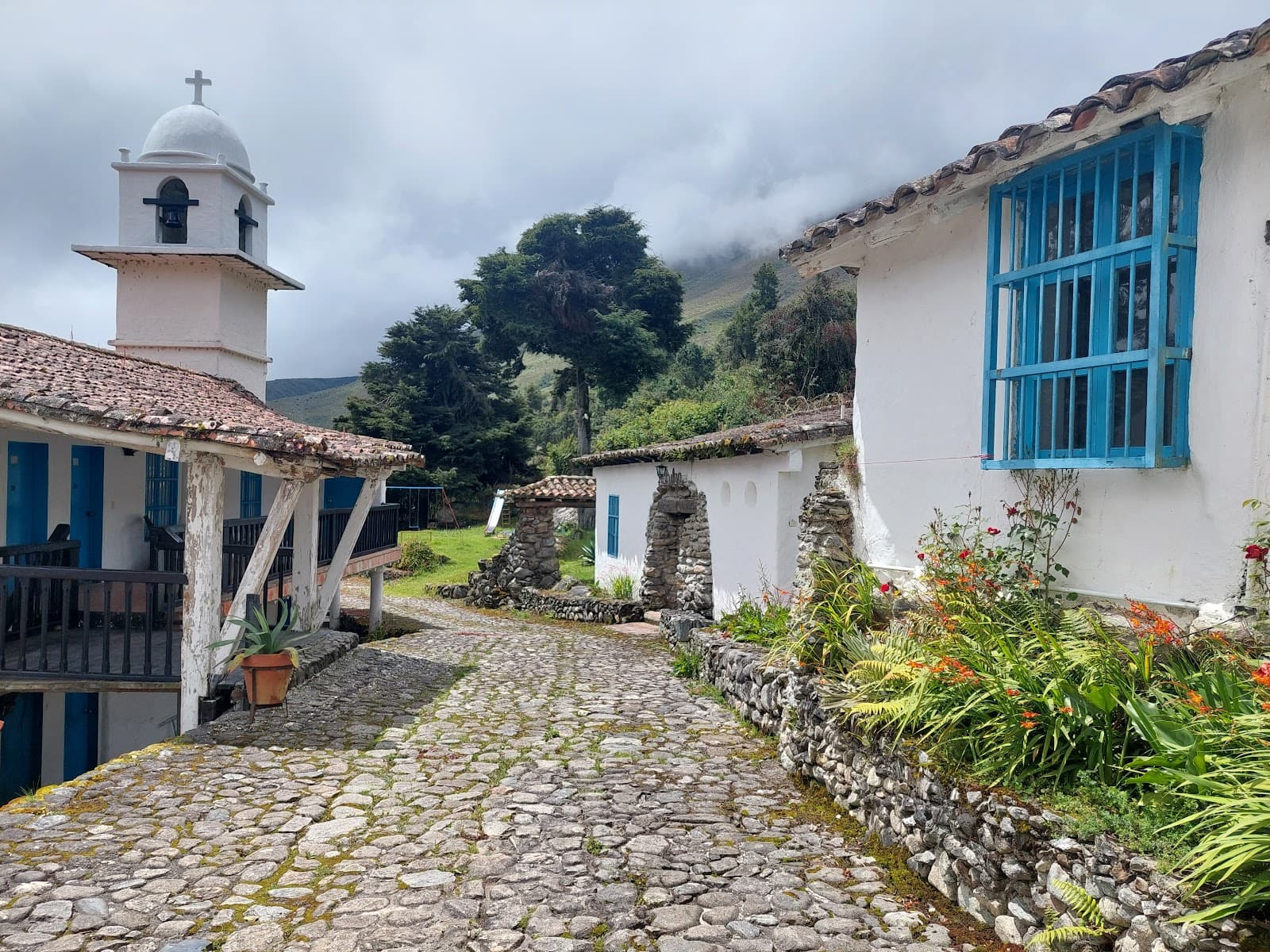 Los Frailes Valle de los Monjes - Image 1