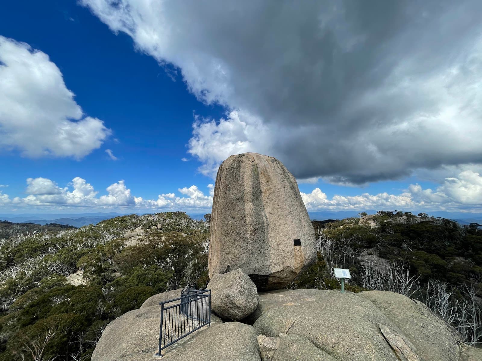 The Monolith (Mount Buffalo) - Image 1