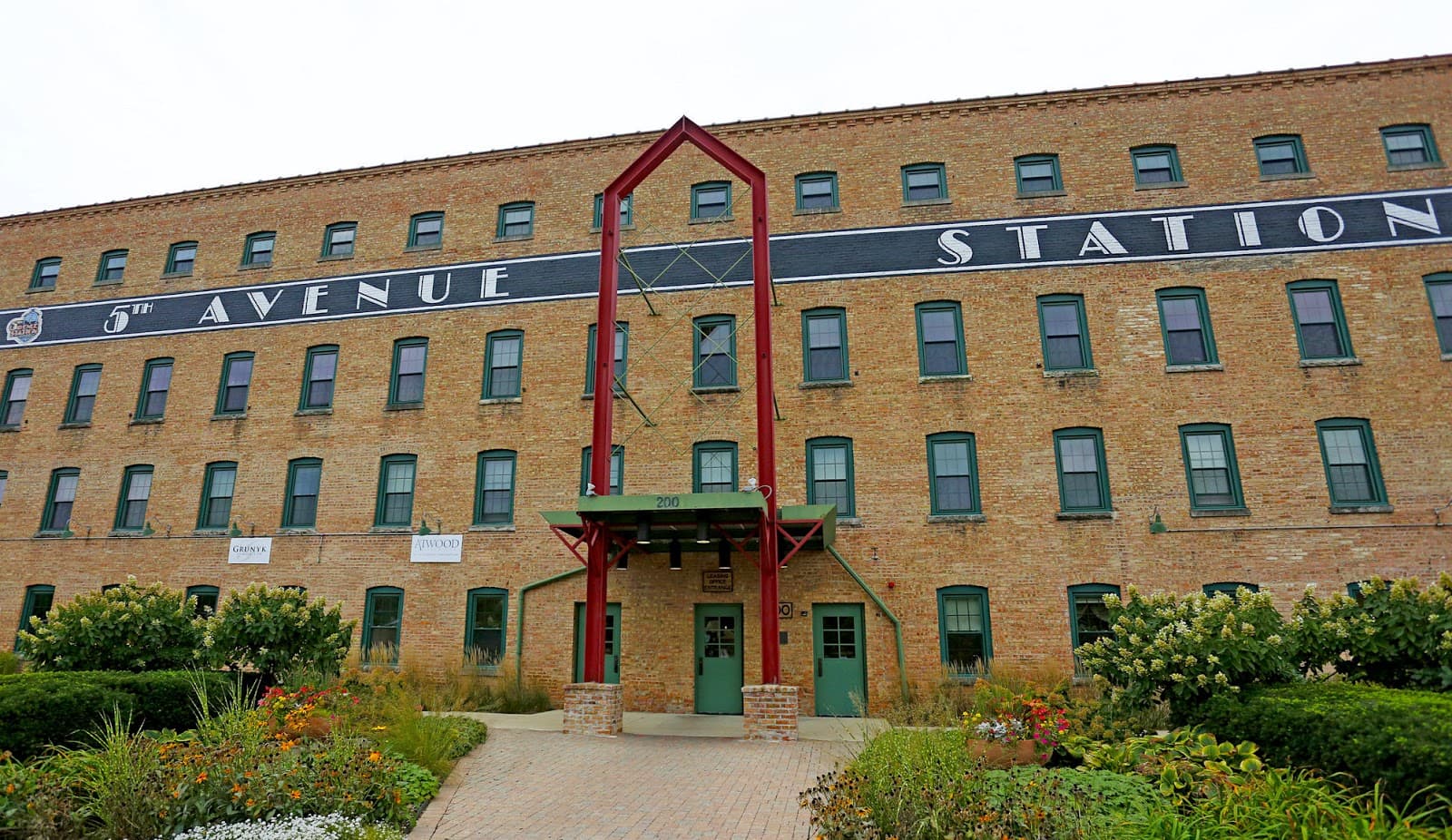 5th Avenue Station - Image 1
