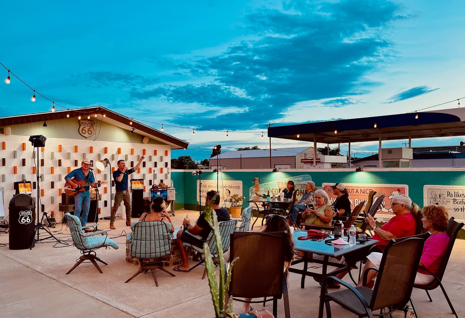 Motel Safari - Image 1