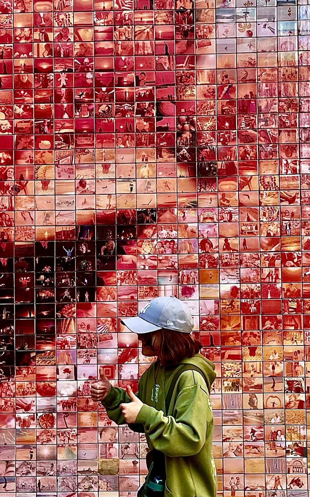 El Petó Mural - Image 1