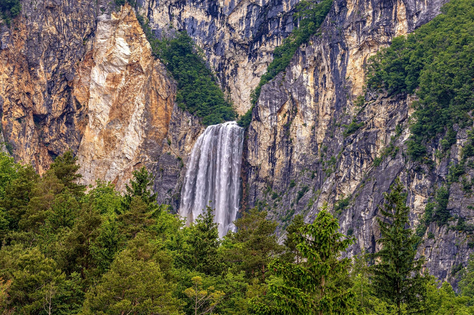 Boka Waterfall - Image 1