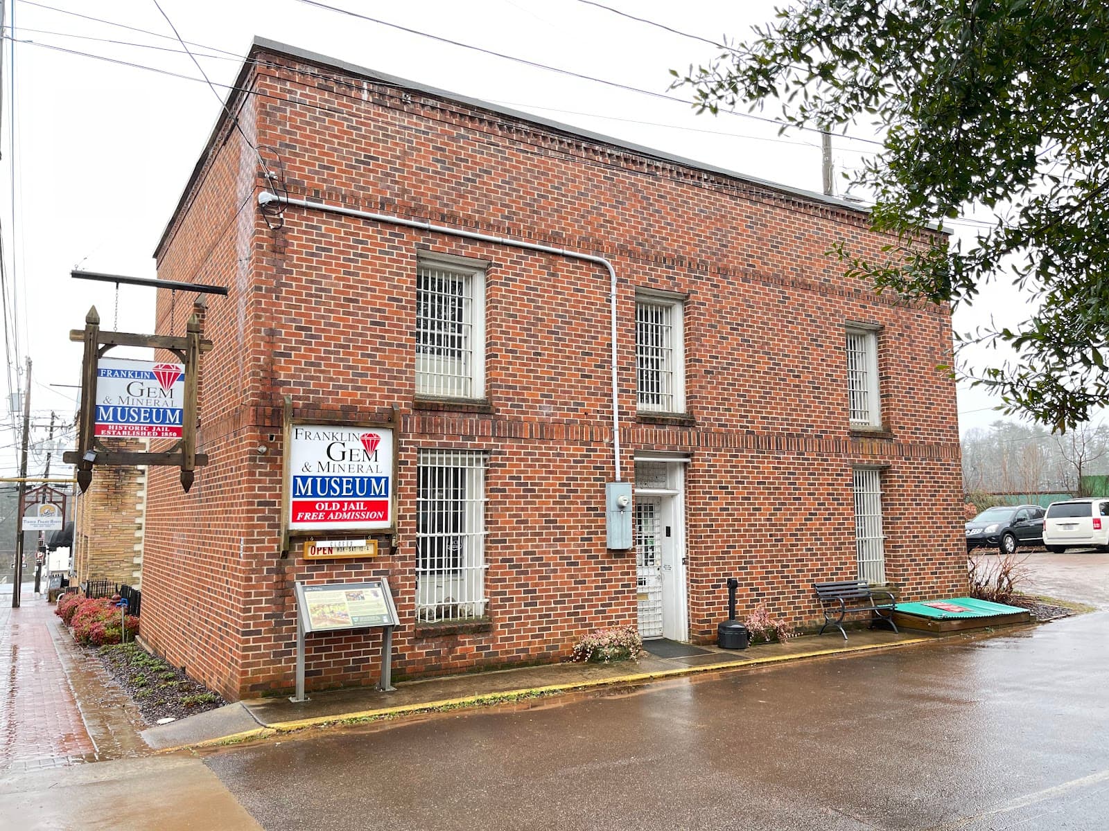 Franklin Gem and Mineral Museum Franklin North Carolina - Image 1