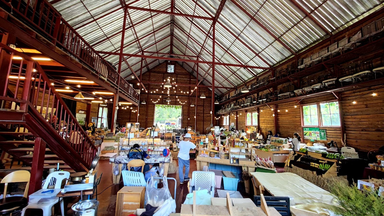 The Birder's Lodge Market - Image 1