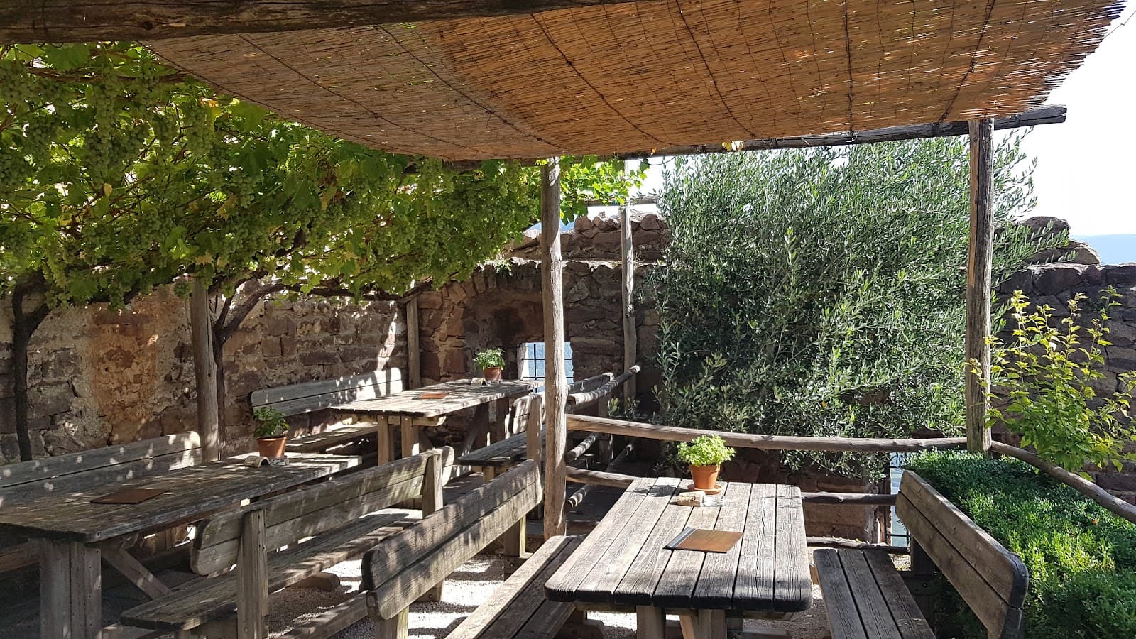 Hocheppan Castle (Castel d'Appiano) - Image 1