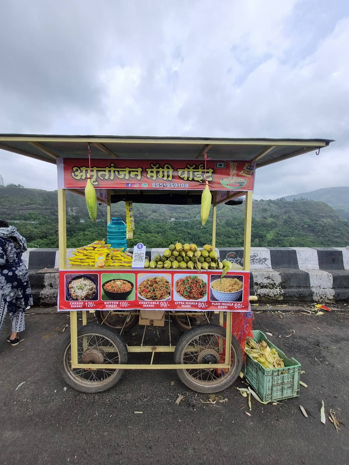 Iconic Maggi & Pakoras