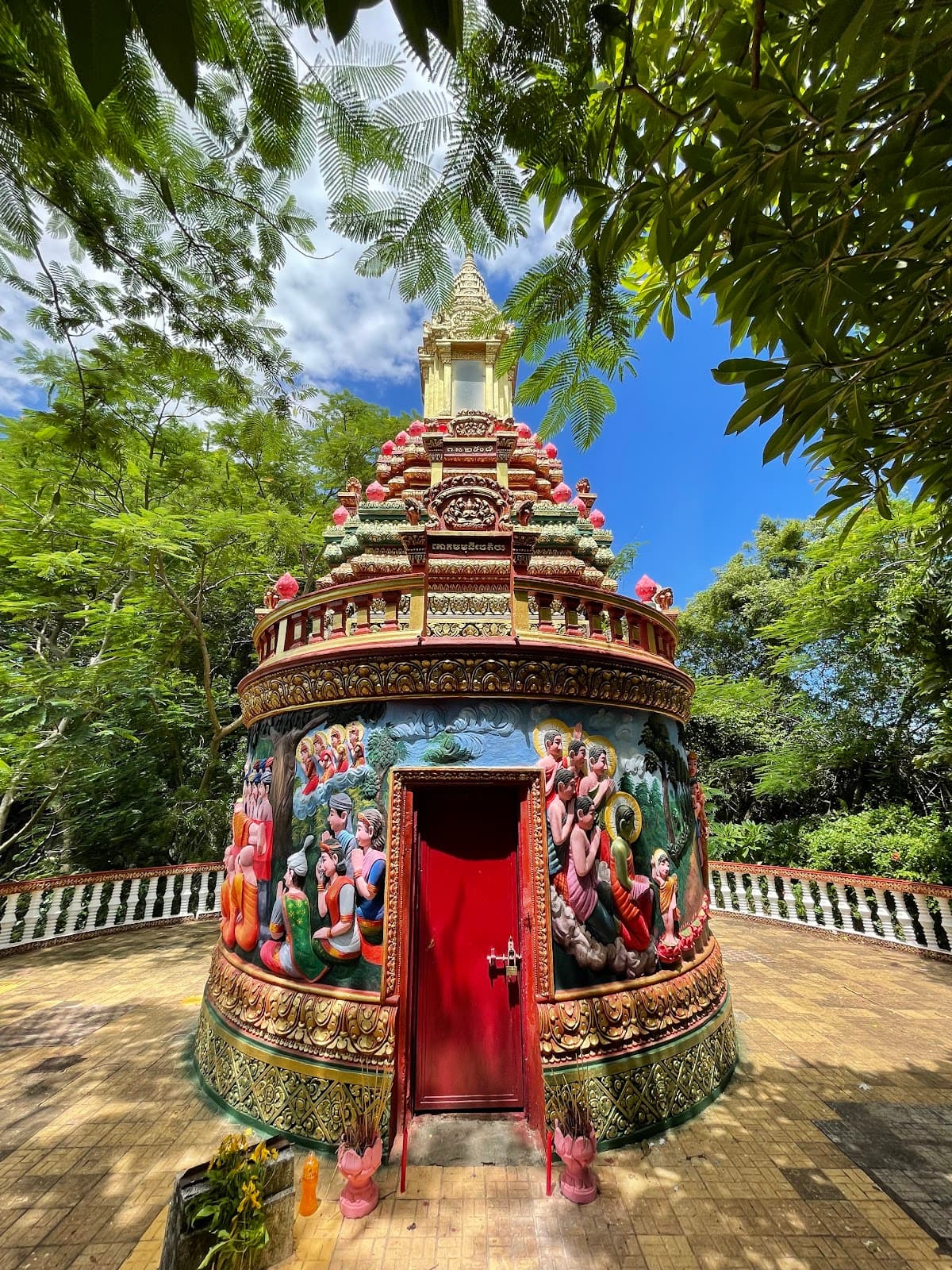 Phnom Sorsia Pagoda and Caves - Image 1