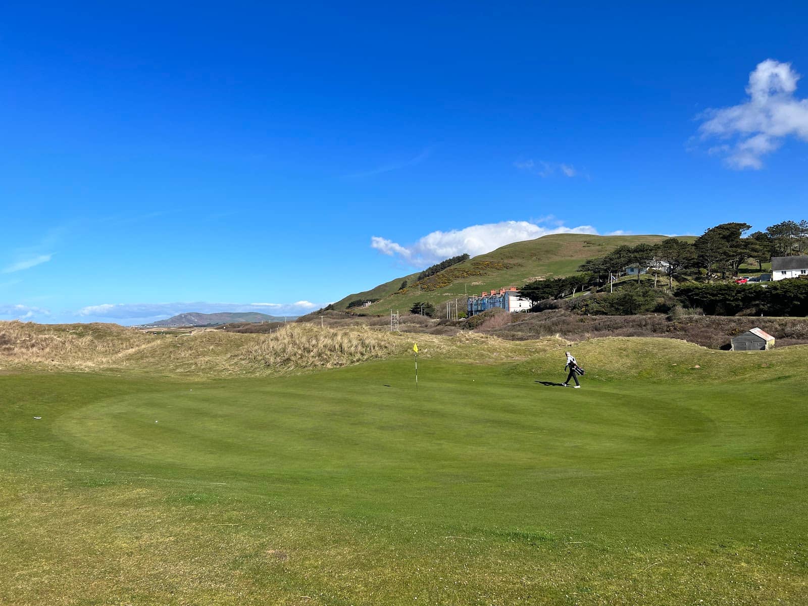 Coastal Views and Breezes