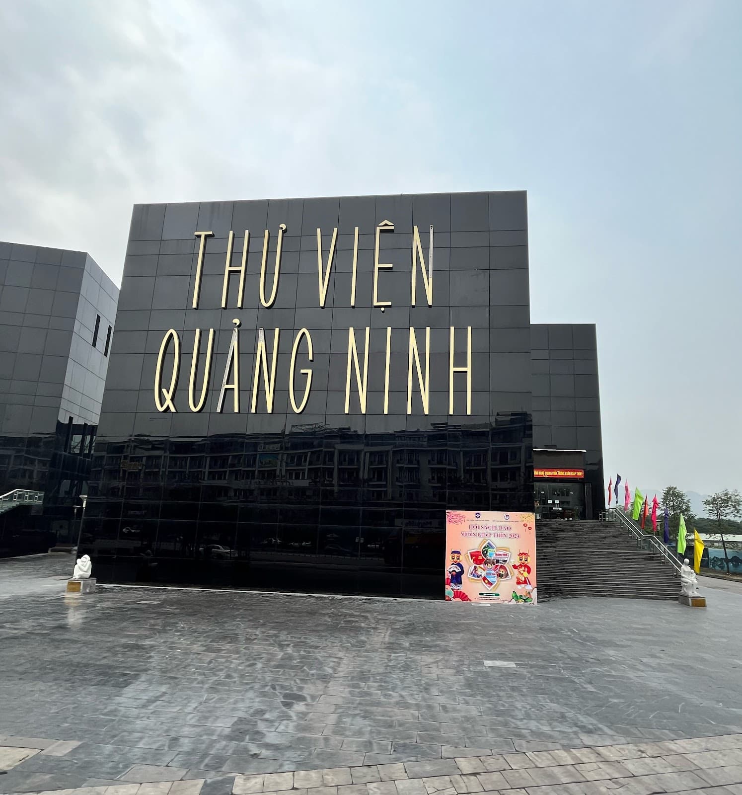 Ha Long Public Library - Image 1