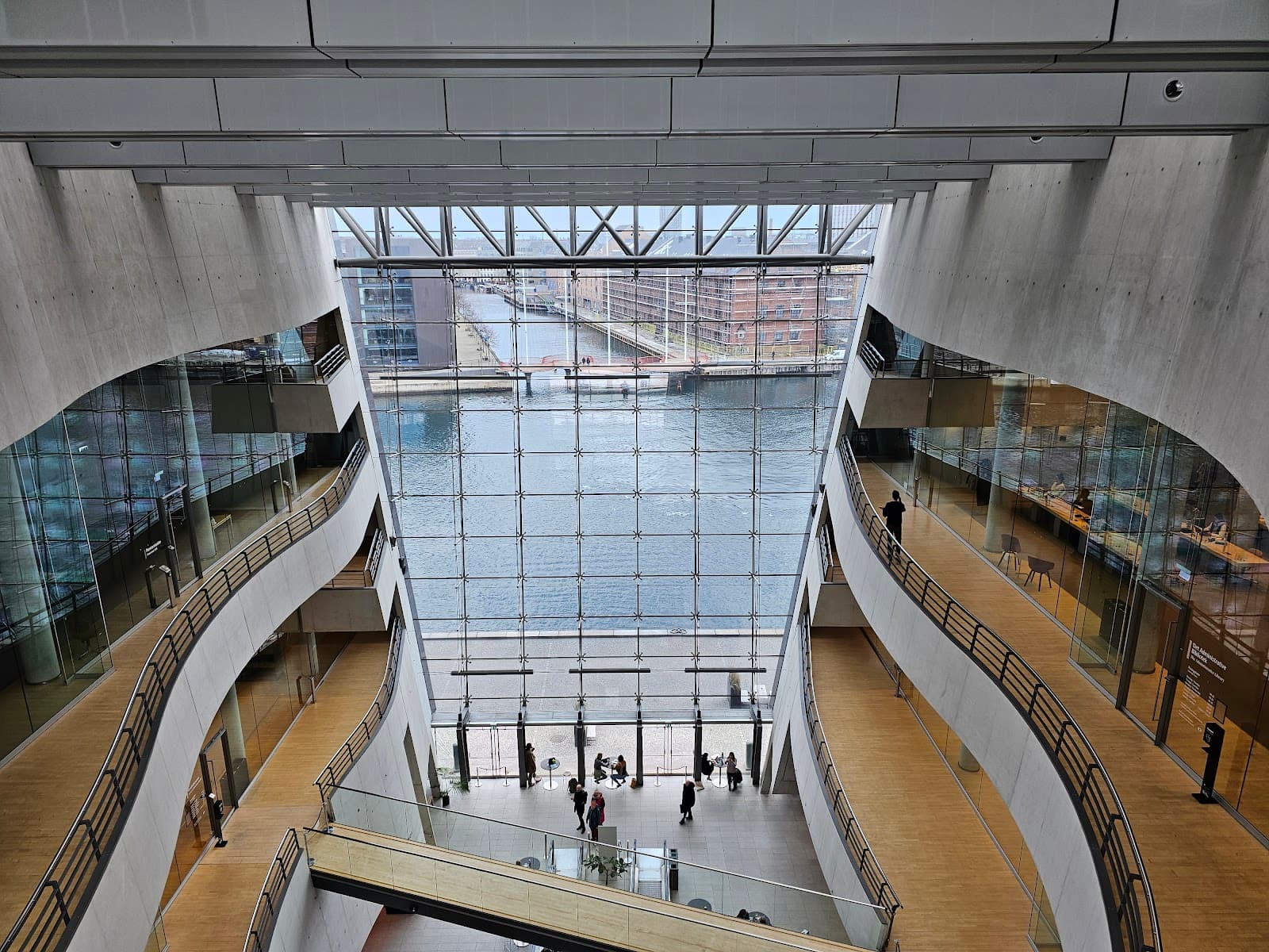 Black Diamond Copenhagen - Image 1